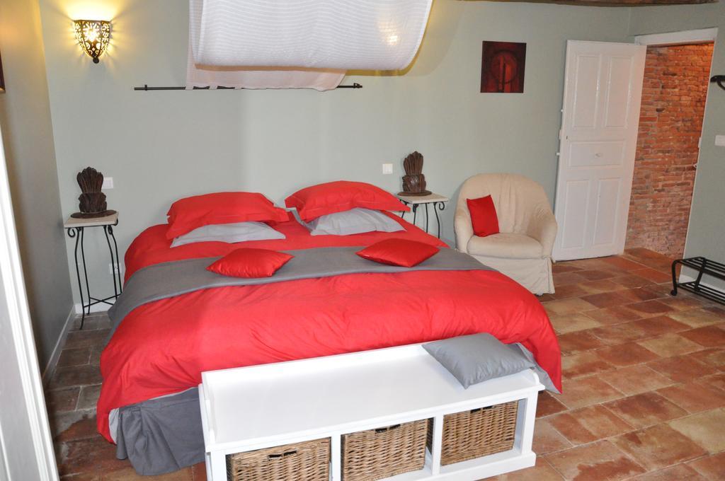 Vilka hotell ligger n\u00E4rmast Paris-Charles-de-Gaulle-flygplatsen? Caraman Rum bild