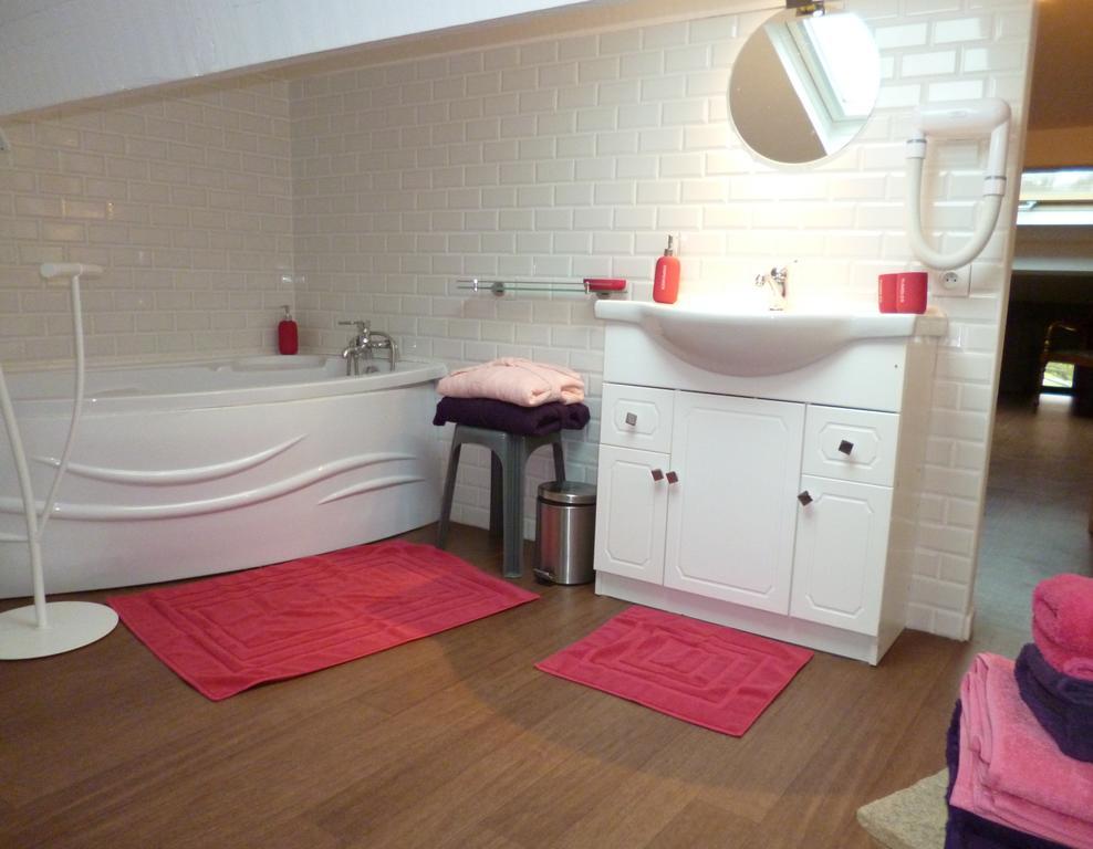Vilka hotell ligger n\u00E4rmast Paris-Charles-de-Gaulle-flygplatsen? Caraman Rum bild